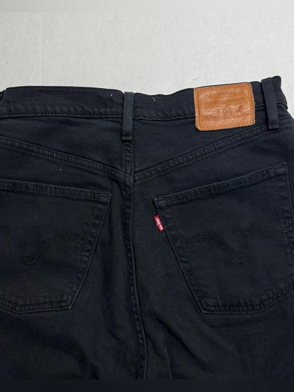 Levis Premium Women's Black Ribcage Straight Ankle Jeans In Black Spruce 28x26 - Picture 9 of 11